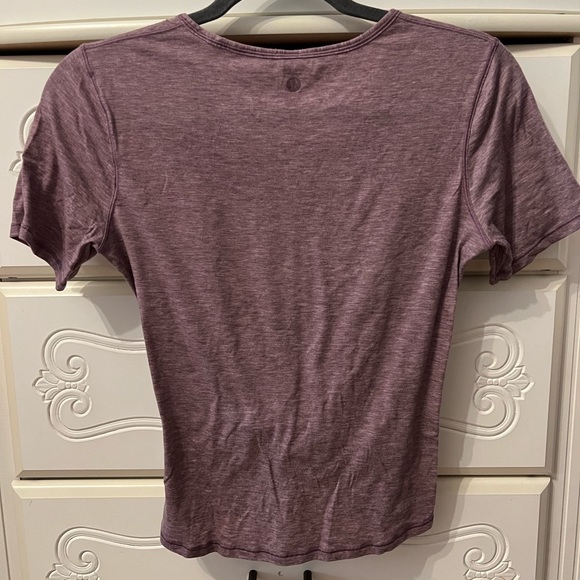 Lululemon Twist Purple Yoga Tee Size 2 - Picture 3 of 3